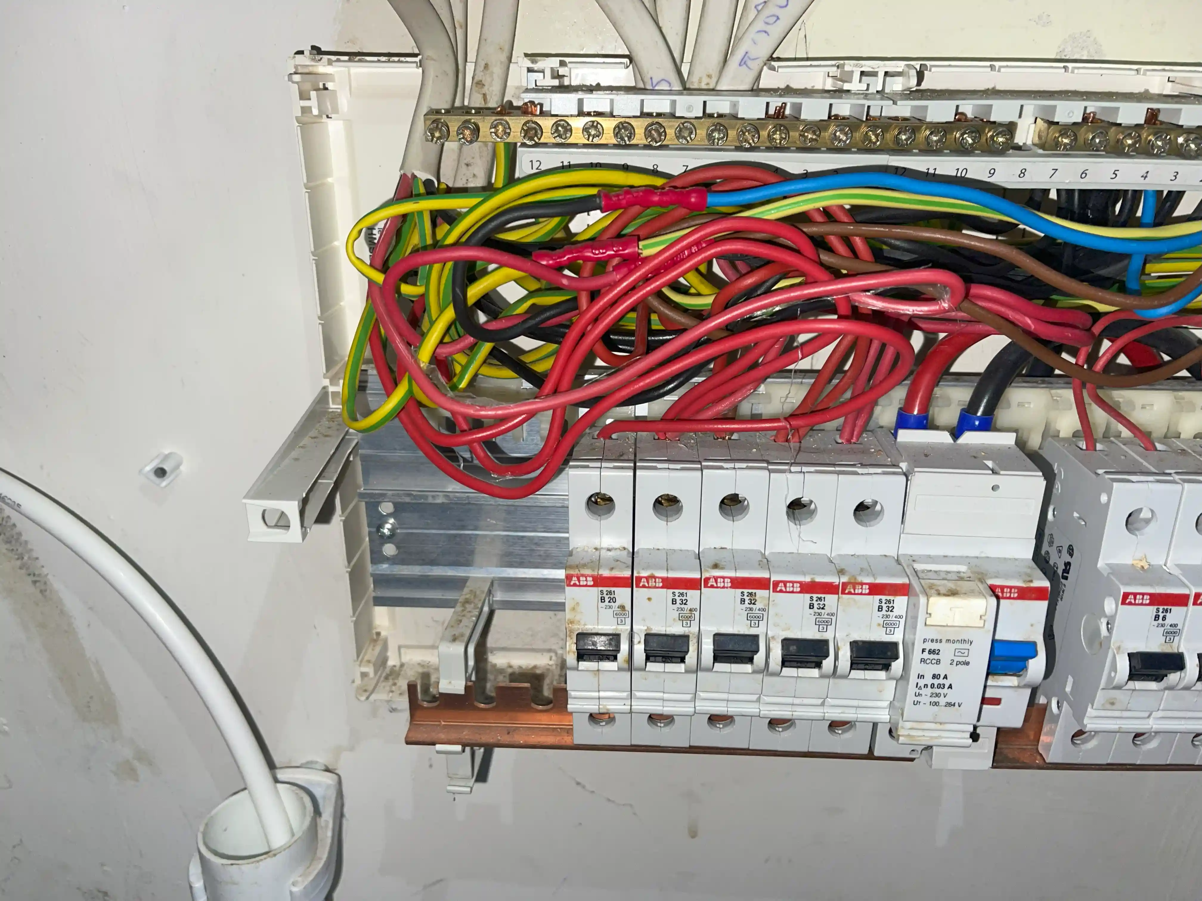 24 Hours Emergency Electrician near Feltham